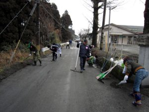 ＜前日の雨で重みを増す＞